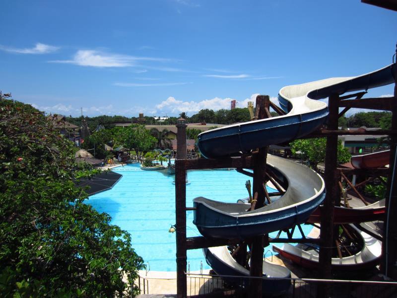 Caribbean Water Park And Resotel Bacolod Exterior photo