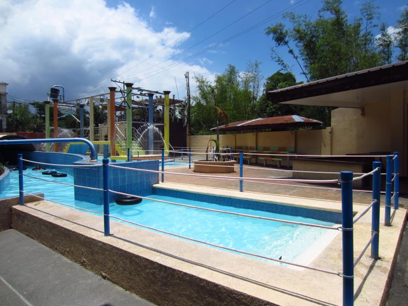 Caribbean Water Park And Resotel Bacolod Exterior photo