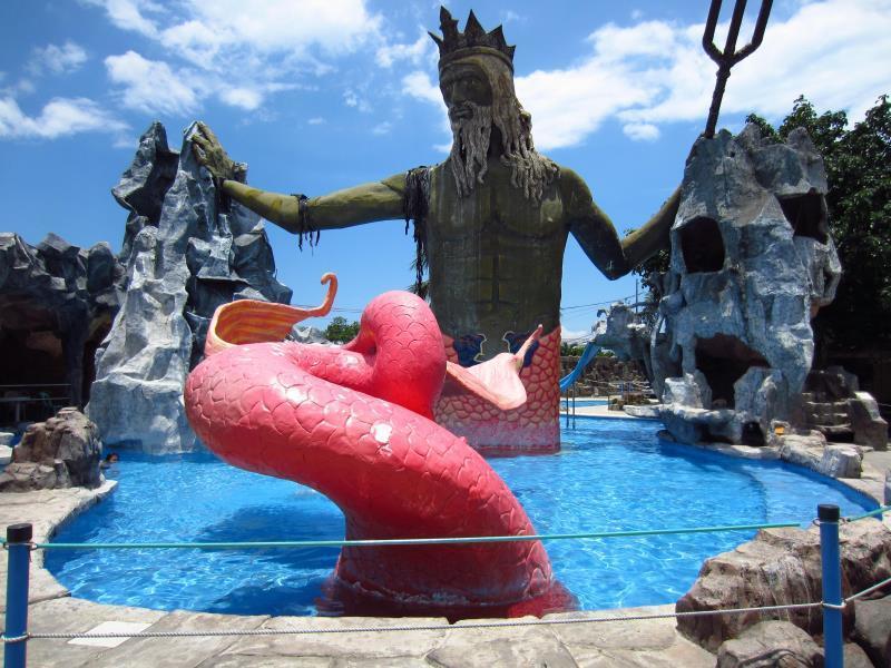 Caribbean Water Park And Resotel Bacolod Exterior photo