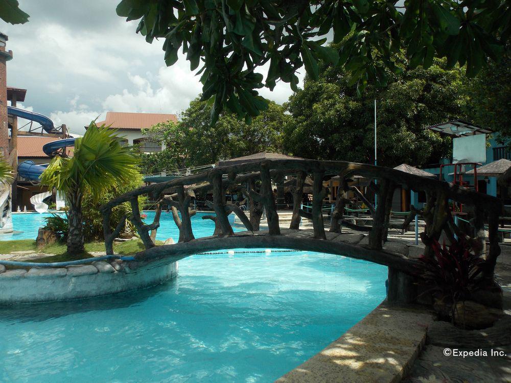 Caribbean Water Park And Resotel Bacolod Exterior photo