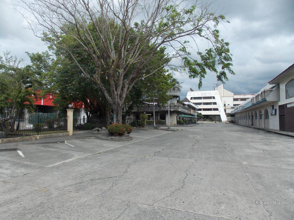 Caribbean Water Park And Resotel Bacolod Exterior photo