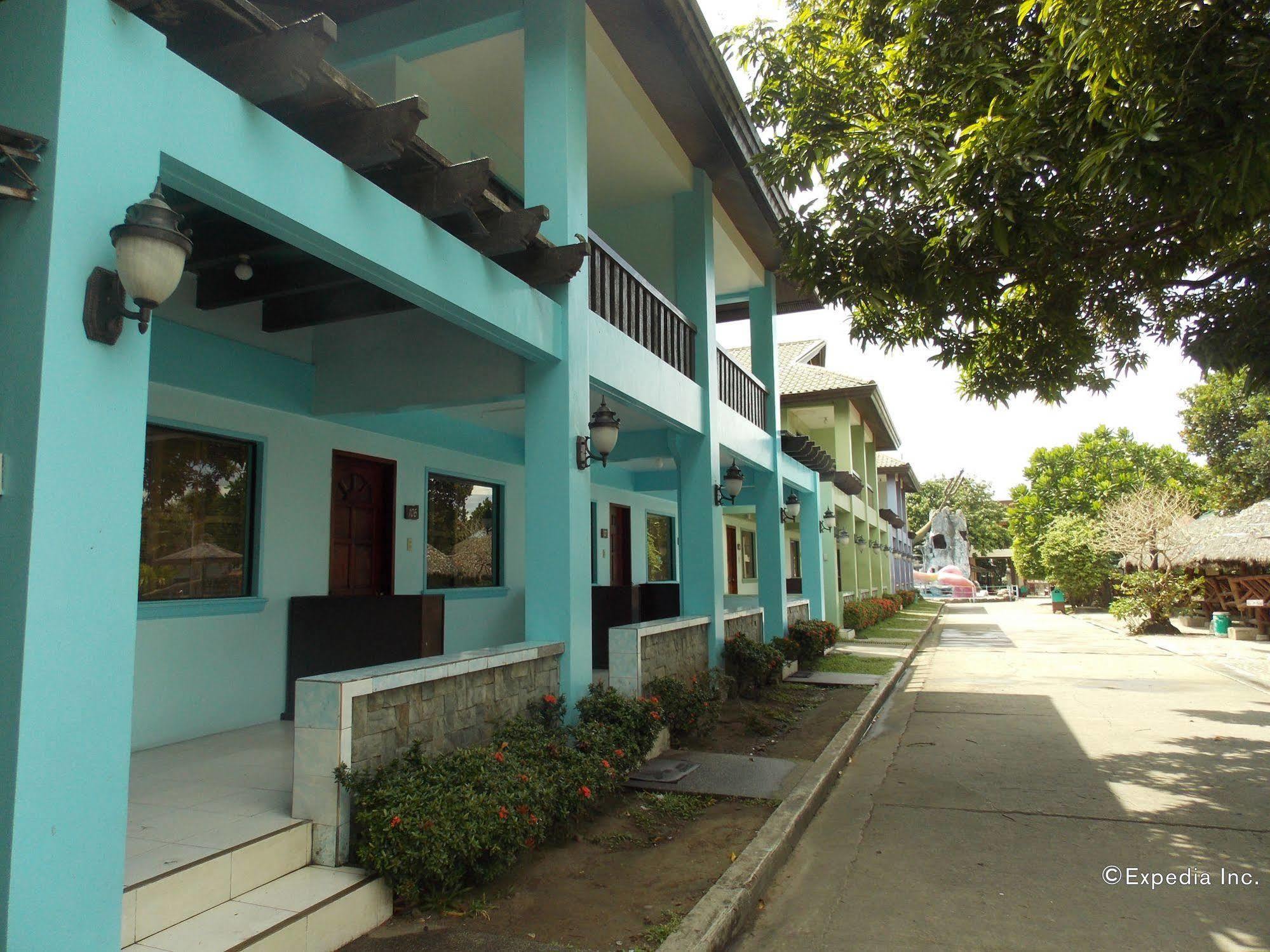 Caribbean Water Park And Resotel Bacolod Exterior photo